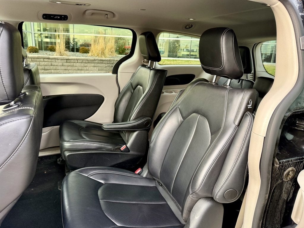 2024 Chrysler Pacifica Hybrid Select