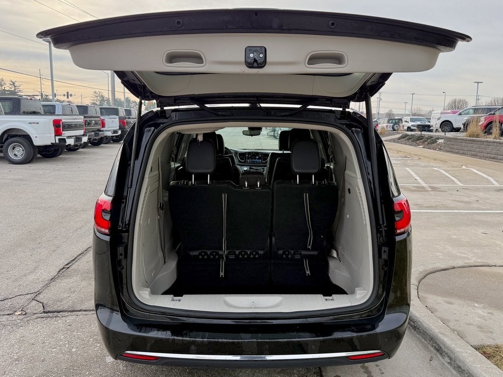 2024 Chrysler Pacifica Hybrid Select