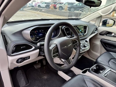 2024 Chrysler Pacifica Hybrid Select