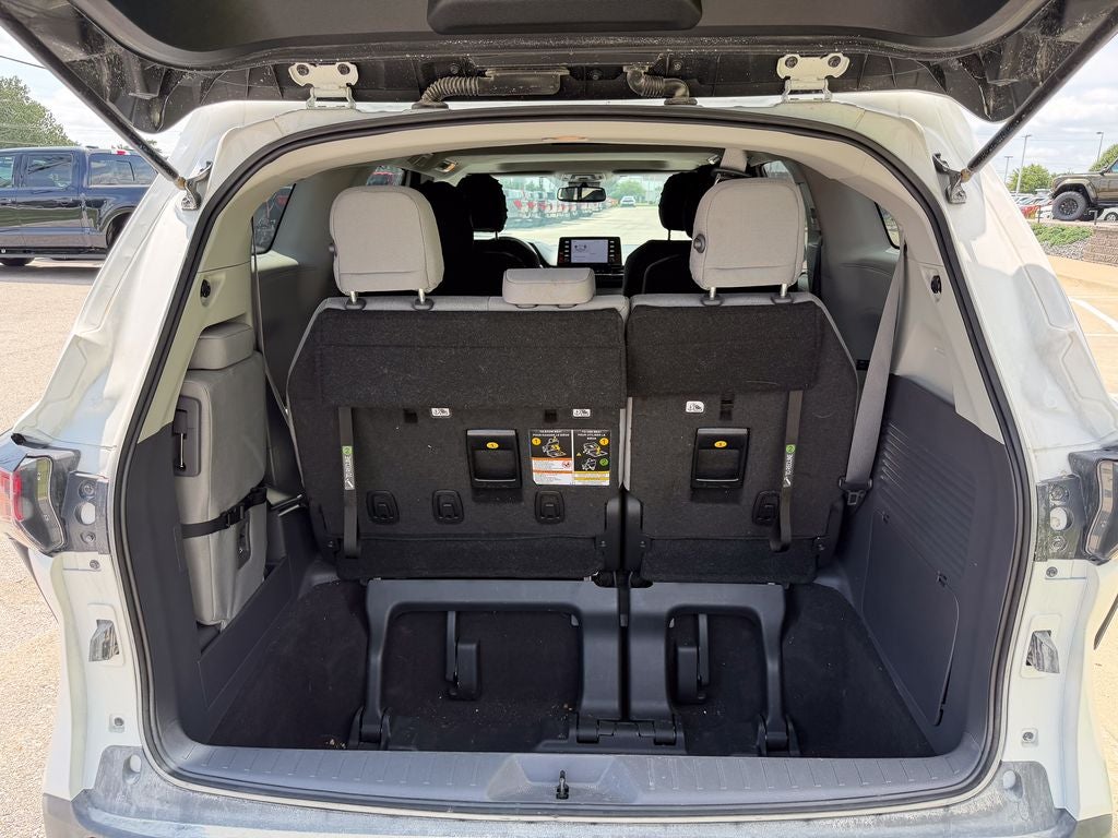 2023 Toyota Sienna LE 8 Passenger
