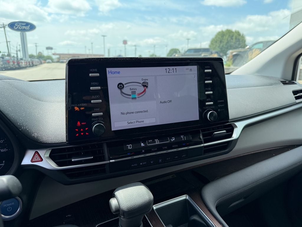 2023 Toyota Sienna LE 8 Passenger