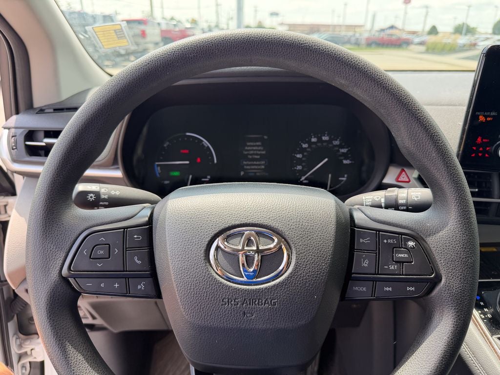 2023 Toyota Sienna LE 8 Passenger