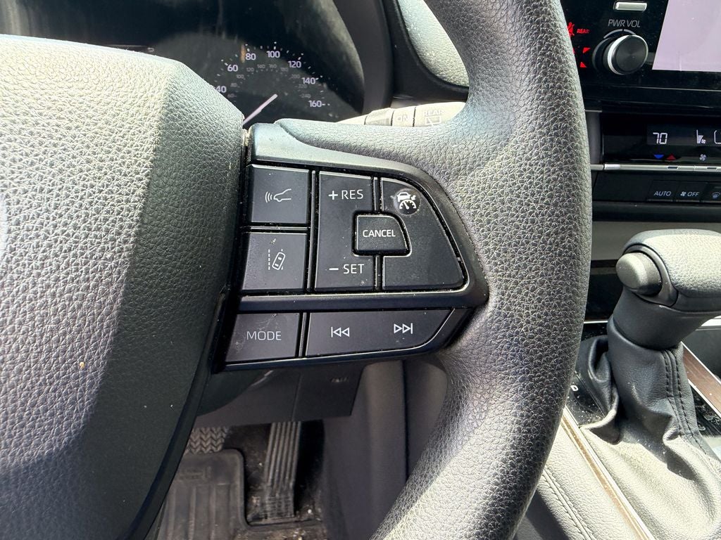 2023 Toyota Sienna LE 8 Passenger