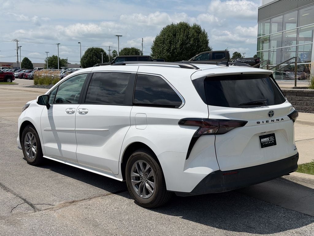 2023 Toyota Sienna LE 8 Passenger