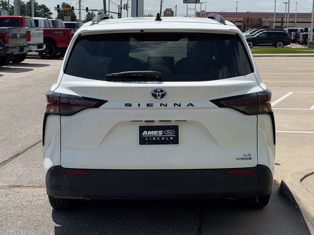 2023 Toyota Sienna LE 8 Passenger