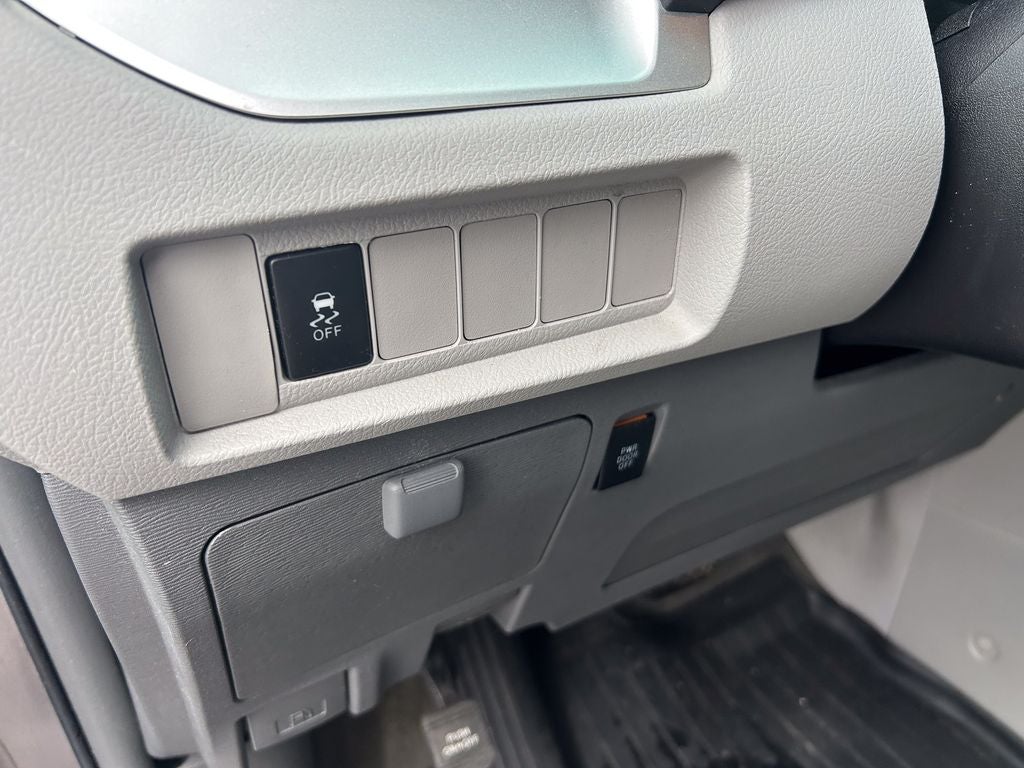 2017 Toyota Sienna LE 8 Passenger