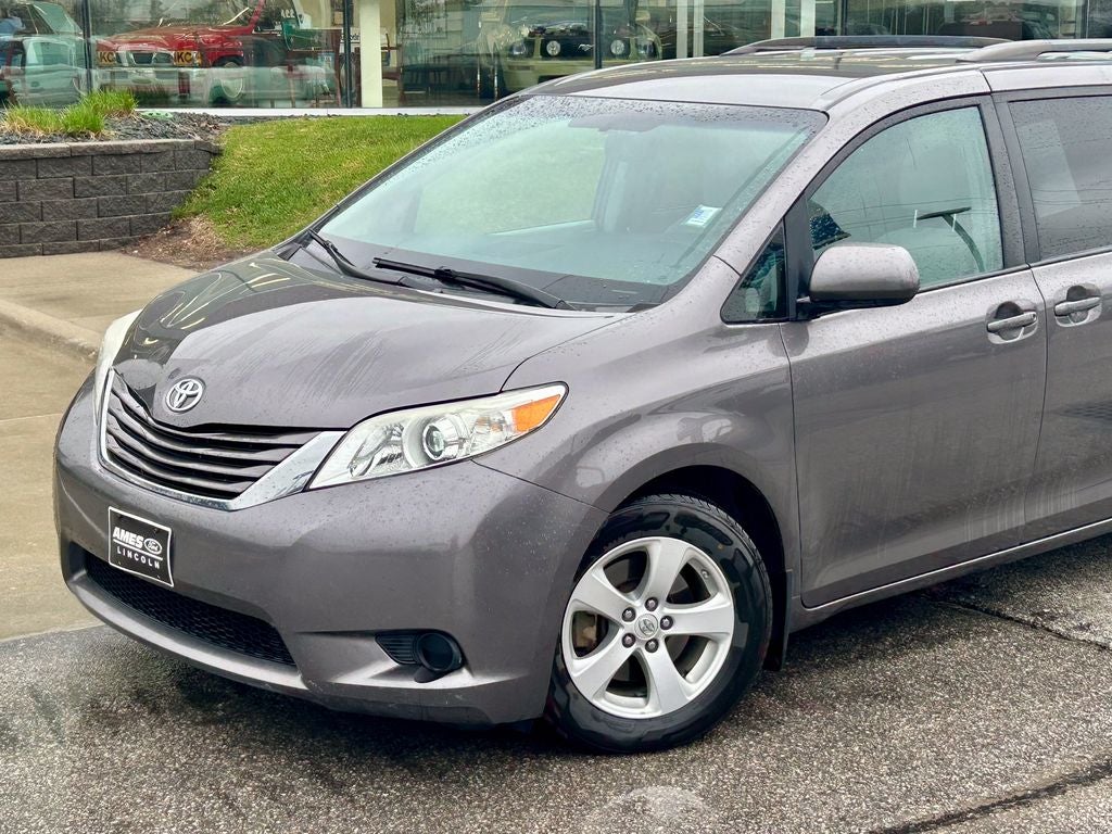 2017 Toyota Sienna LE 8 Passenger