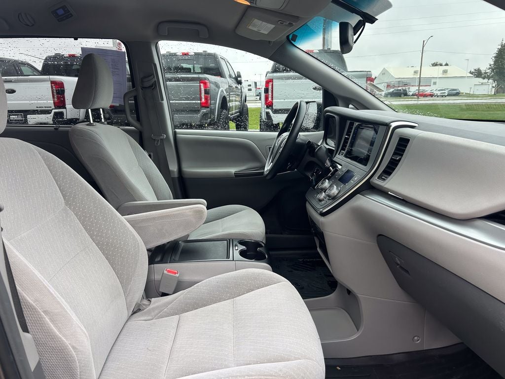 2017 Toyota Sienna LE 8 Passenger