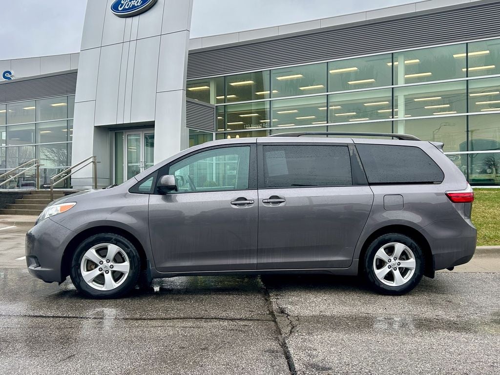 2017 Toyota Sienna LE 8 Passenger