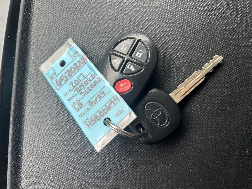 2017 Toyota Sienna LE 8 Passenger