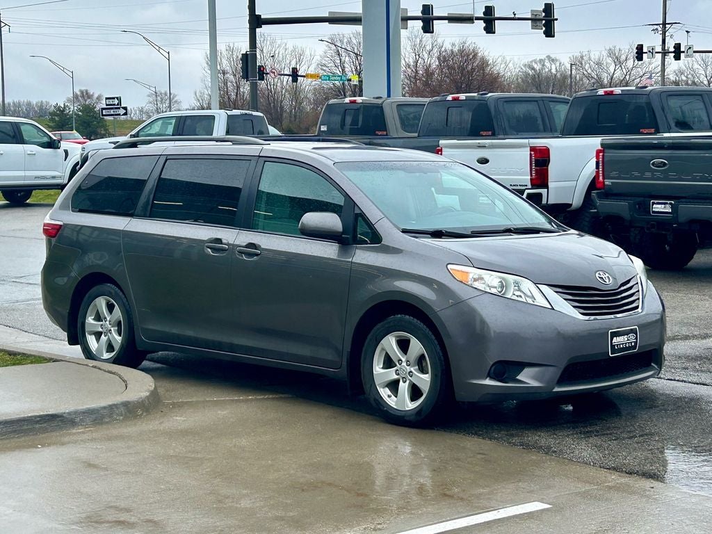 2017 Toyota Sienna LE 8 Passenger