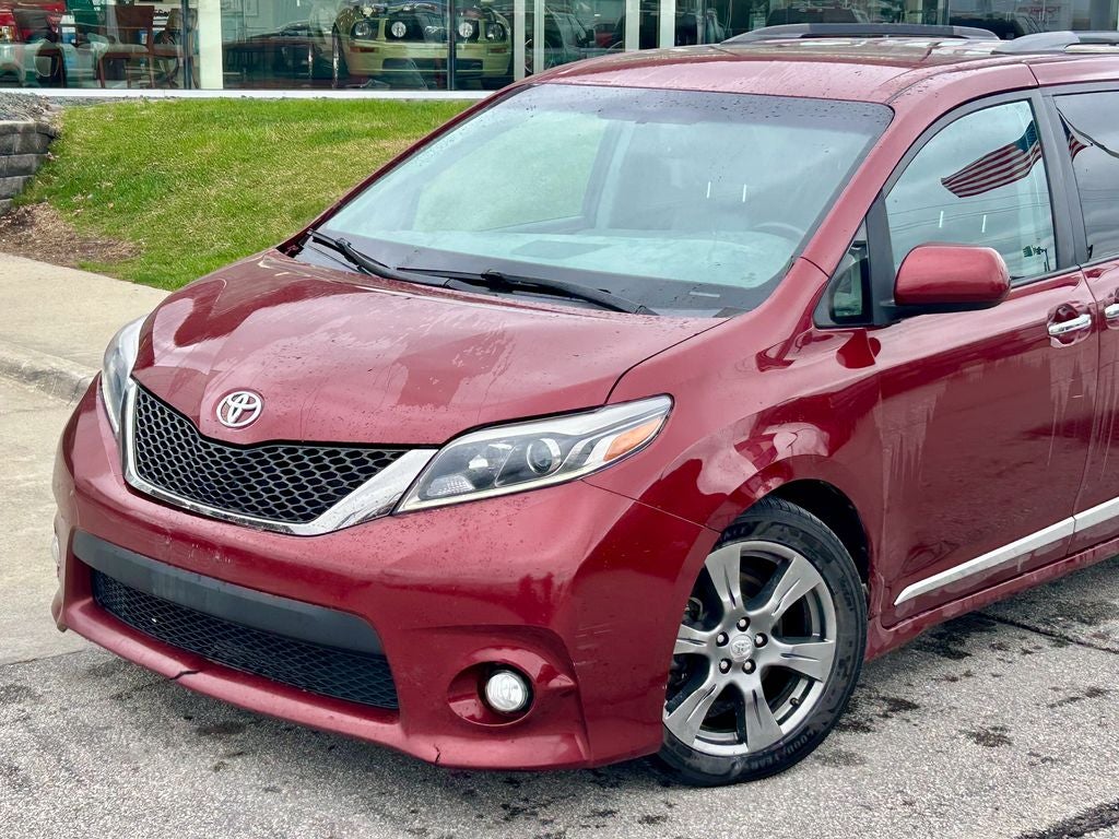 2017 Toyota Sienna SE 8 Passenger