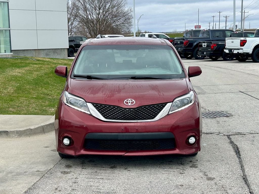 2017 Toyota Sienna SE 8 Passenger