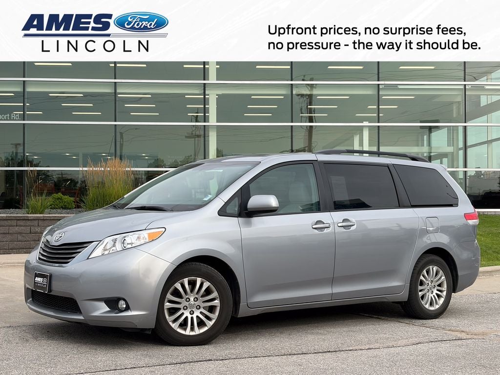 2013 Toyota Sienna XLE 8 Passenger