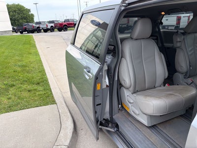 2013 Toyota Sienna XLE 8 Passenger