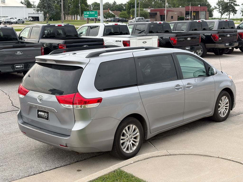 2013 Toyota Sienna XLE 8 Passenger