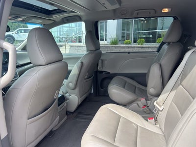 2017 Toyota Sienna XLE Premium 8 Passenger