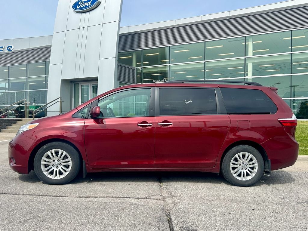 2017 Toyota Sienna XLE Premium 8 Passenger