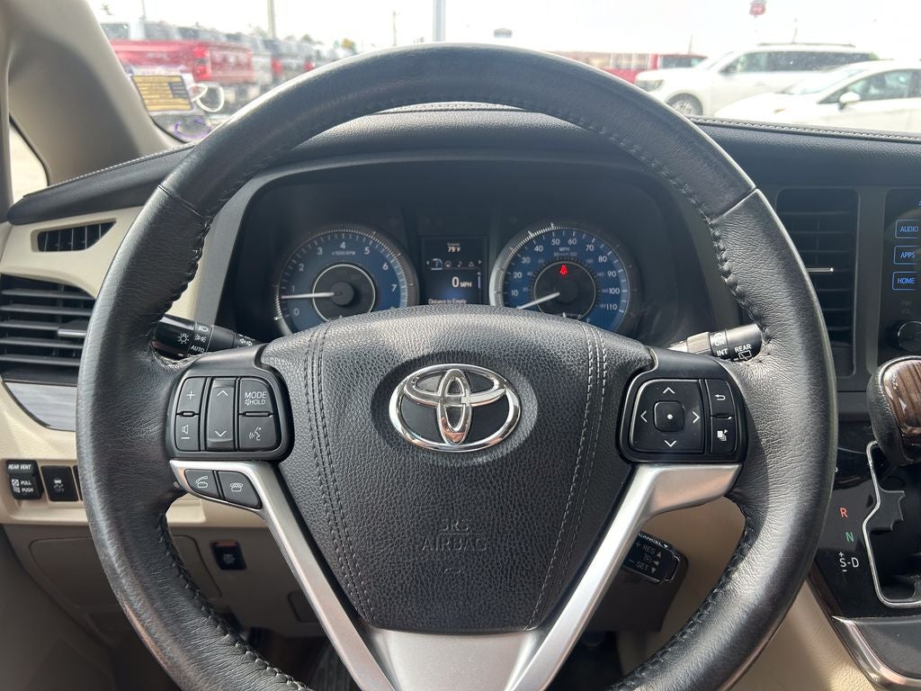 2017 Toyota Sienna XLE Premium 8 Passenger