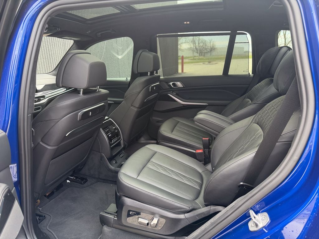 2023 BMW X7 M60i
