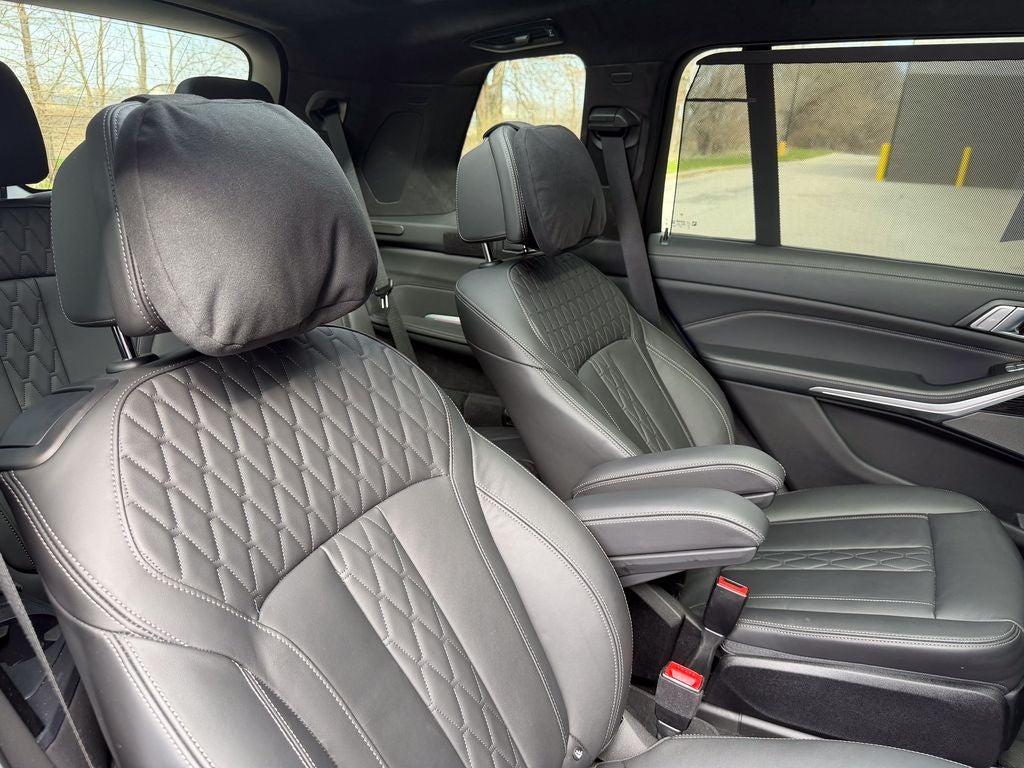 2023 BMW X7 M60i