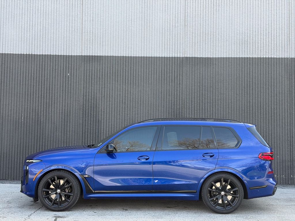 2023 BMW X7 M60i