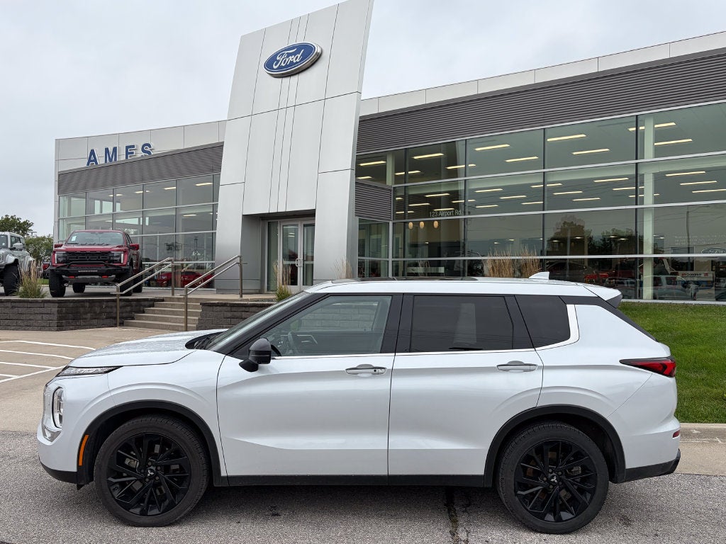 2024 Mitsubishi Outlander SE Black Edition