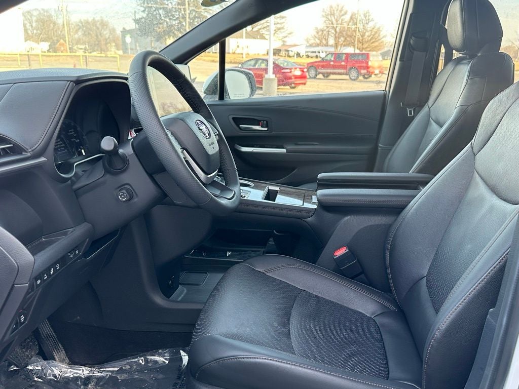 2025 Toyota Sienna Platinum Hybrid 7 Passenger