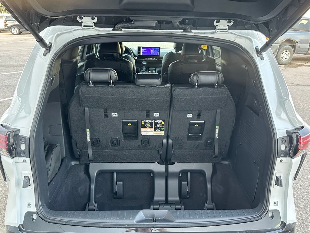 2025 Toyota Sienna Platinum Hybrid 7 Passenger