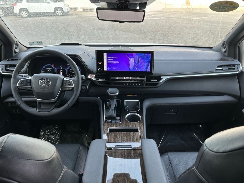 2025 Toyota Sienna Platinum Hybrid 7 Passenger