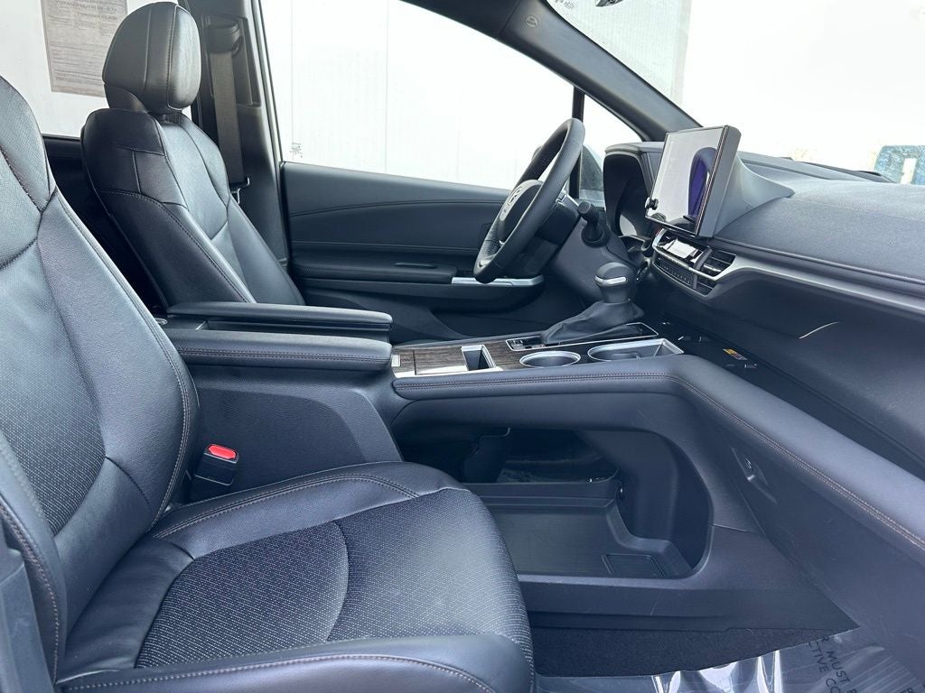 2025 Toyota Sienna Platinum Hybrid 7 Passenger