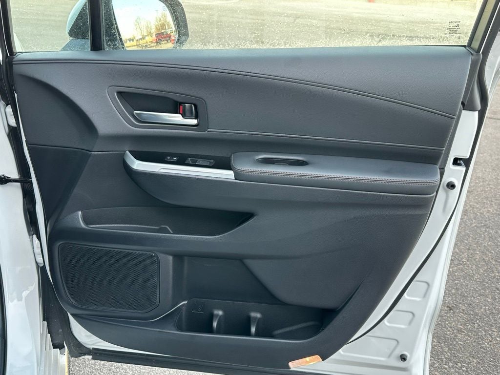 2025 Toyota Sienna Platinum Hybrid 7 Passenger