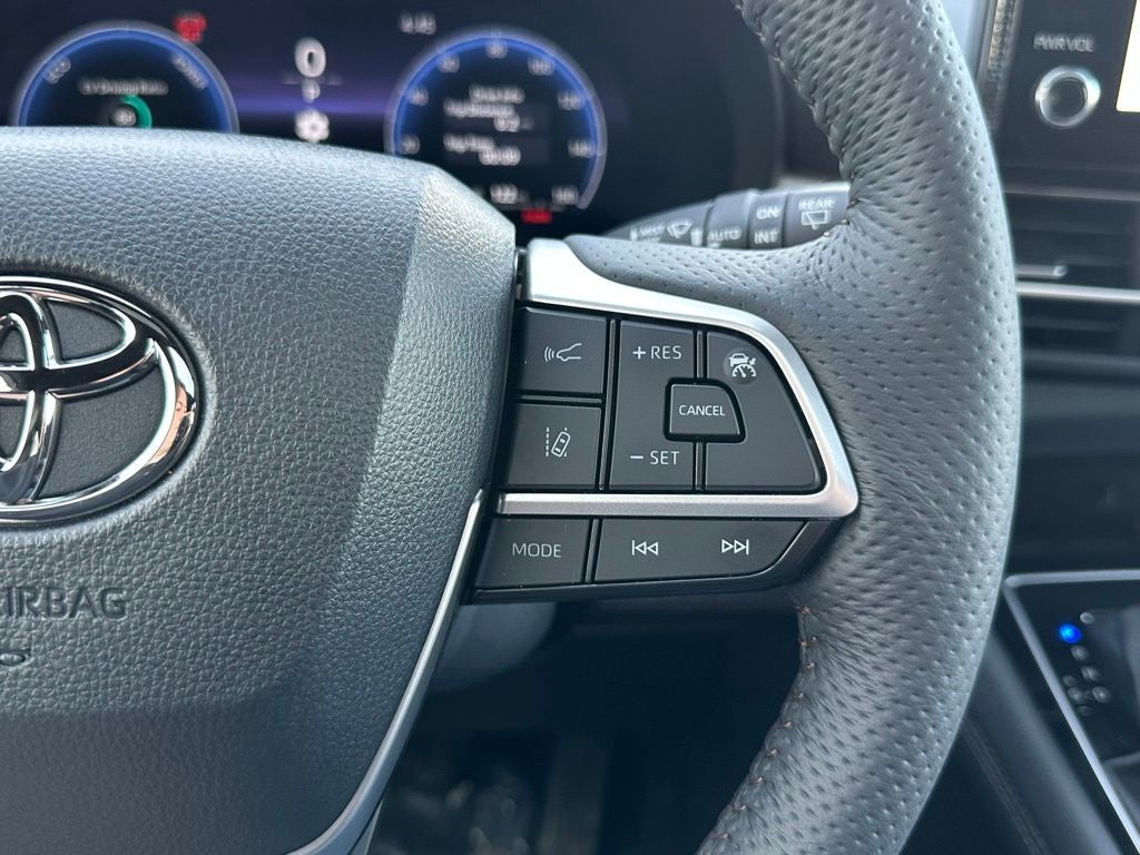 2025 Toyota Sienna Platinum Hybrid 7 Passenger