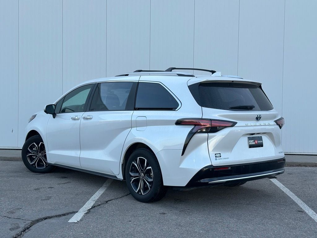 2025 Toyota Sienna Platinum Hybrid 7 Passenger