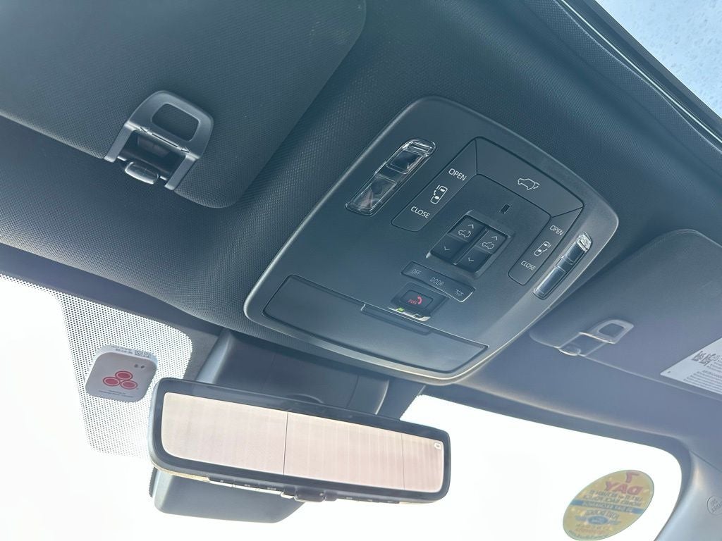 2025 Toyota Sienna Platinum Hybrid 7 Passenger