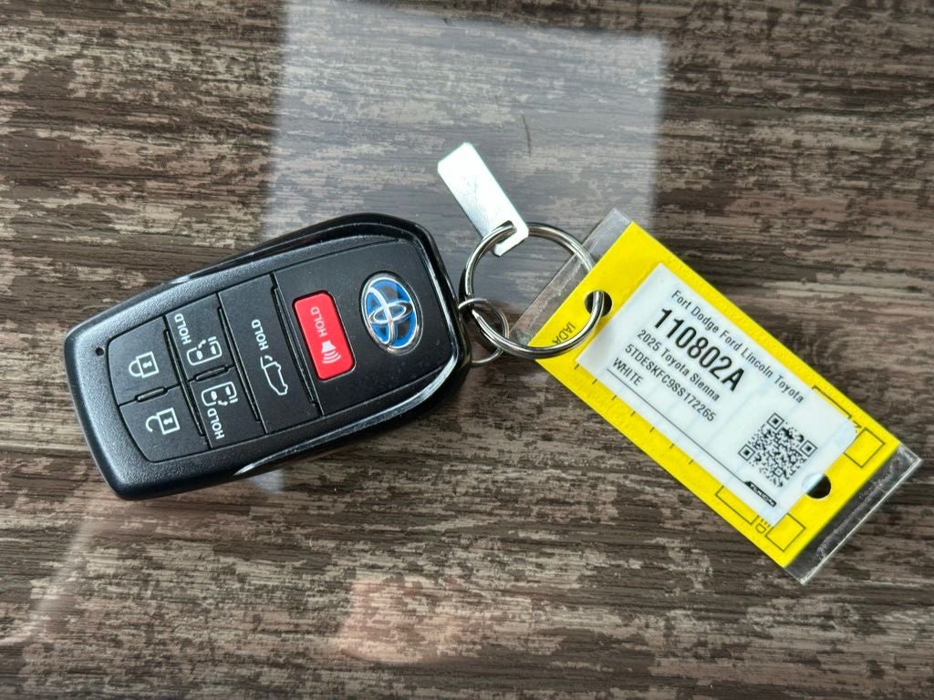 2025 Toyota Sienna Platinum Hybrid 7 Passenger