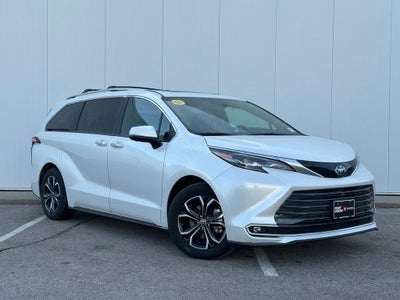 2025 Toyota Sienna Platinum Hybrid 7 Passenger