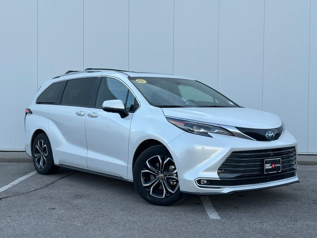 2025 Toyota Sienna Platinum Hybrid 7 Passenger