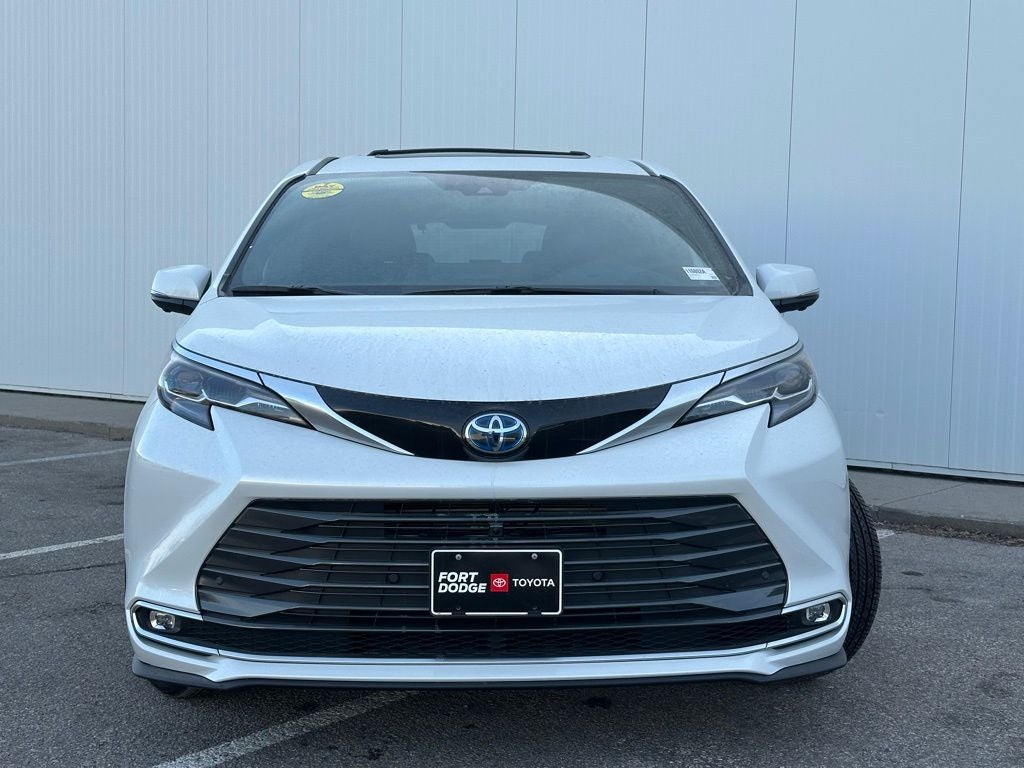 2025 Toyota Sienna Platinum Hybrid 7 Passenger