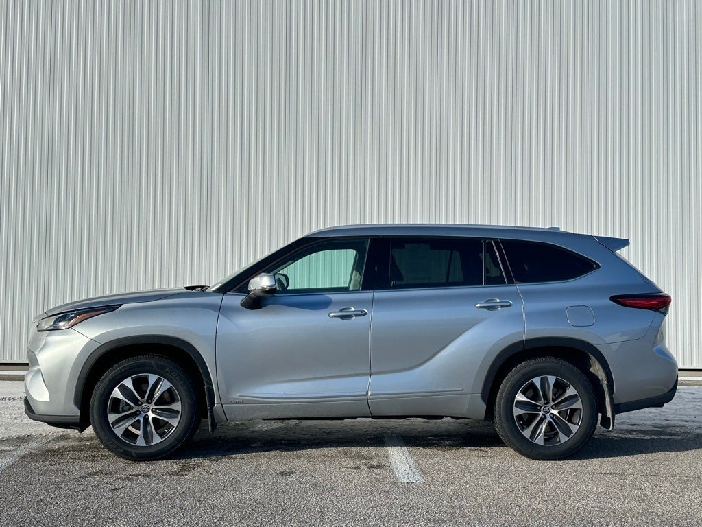 2022 Toyota Highlander Hybrid XLE
