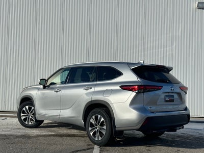 2022 Toyota Highlander Hybrid XLE