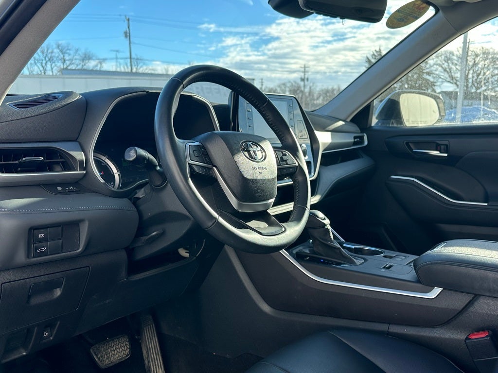 2022 Toyota Highlander Hybrid XLE