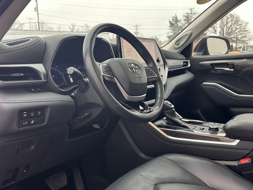 2023 Toyota Highlander Platinum