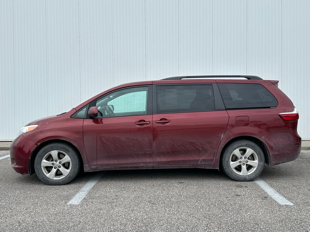 2015 Toyota Sienna LE 7 Passenger