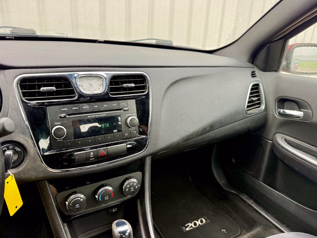 2012 Chrysler 200 LX
