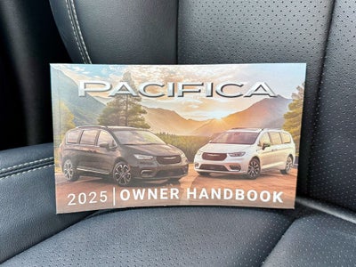 2025 Chrysler Pacifica Select