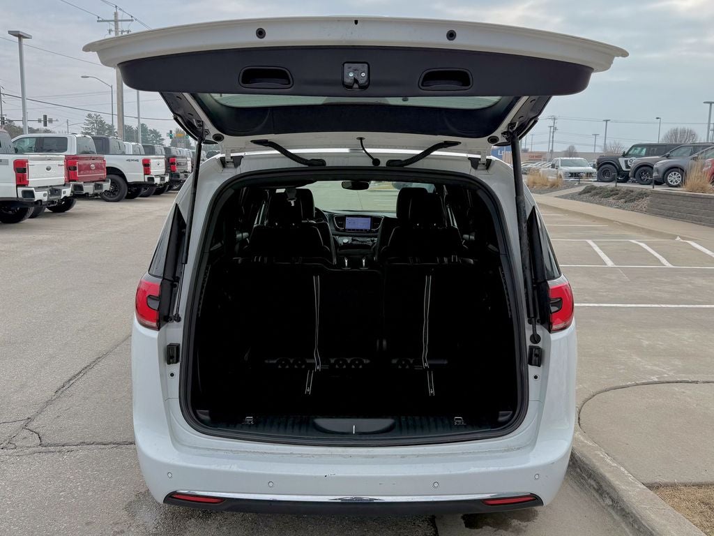 2025 Chrysler Pacifica Select Select