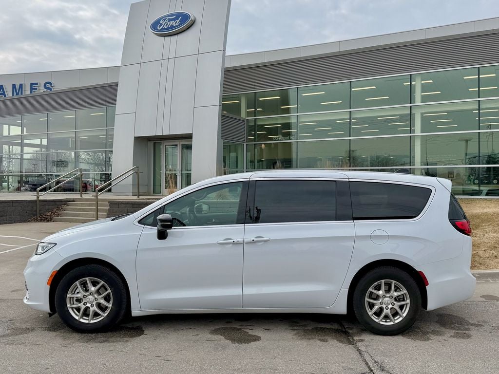 2025 Chrysler Pacifica Select Select