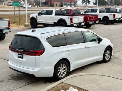 2025 Chrysler Pacifica Select Select