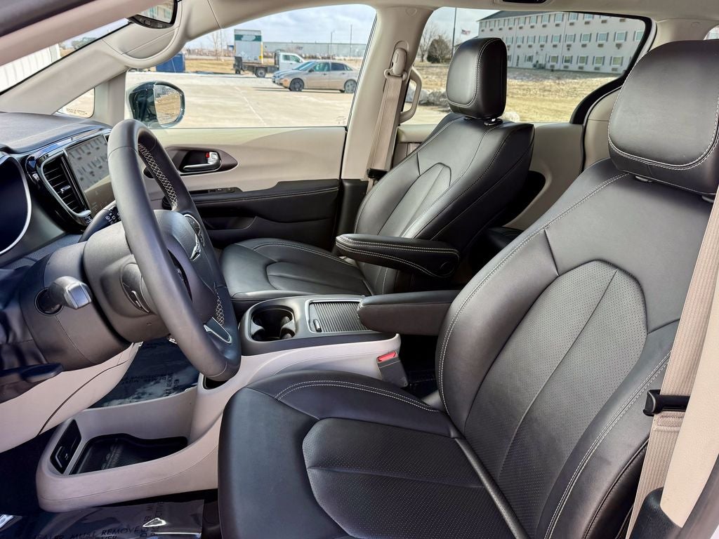 2024 Chrysler Pacifica Hybrid Select